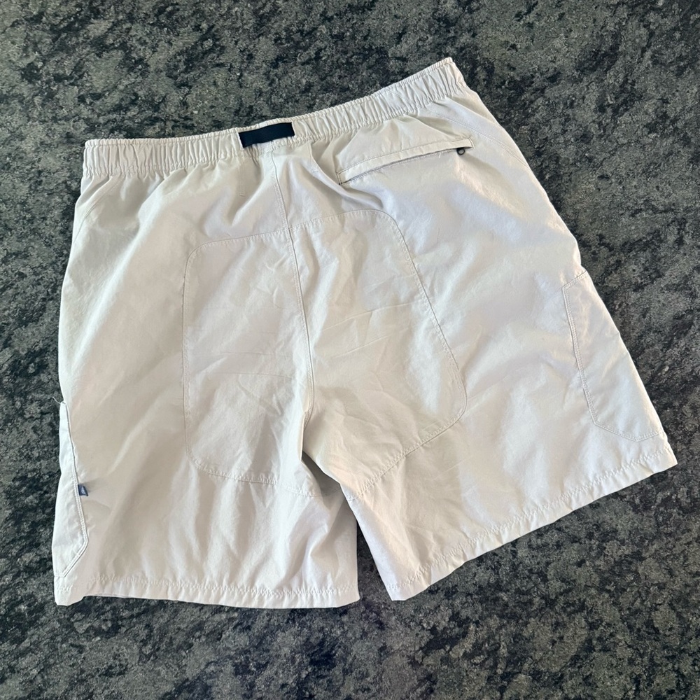 Nike ACG Mens Light Gray Cargo Shorts - Picture 3 of 5